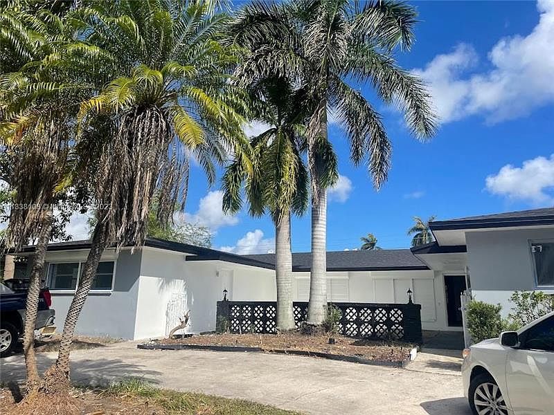 1st image of 533 S Rainbow Dr #533