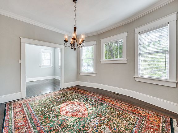 3rd image of 5803 Richmond Ave