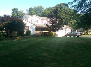 43 Aberdeen Rd, Smithtown, NY 11787