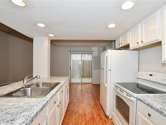 4th image of 3031 Arrow Wood Ln