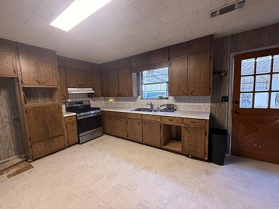 4th image of 3907 Rice Rd