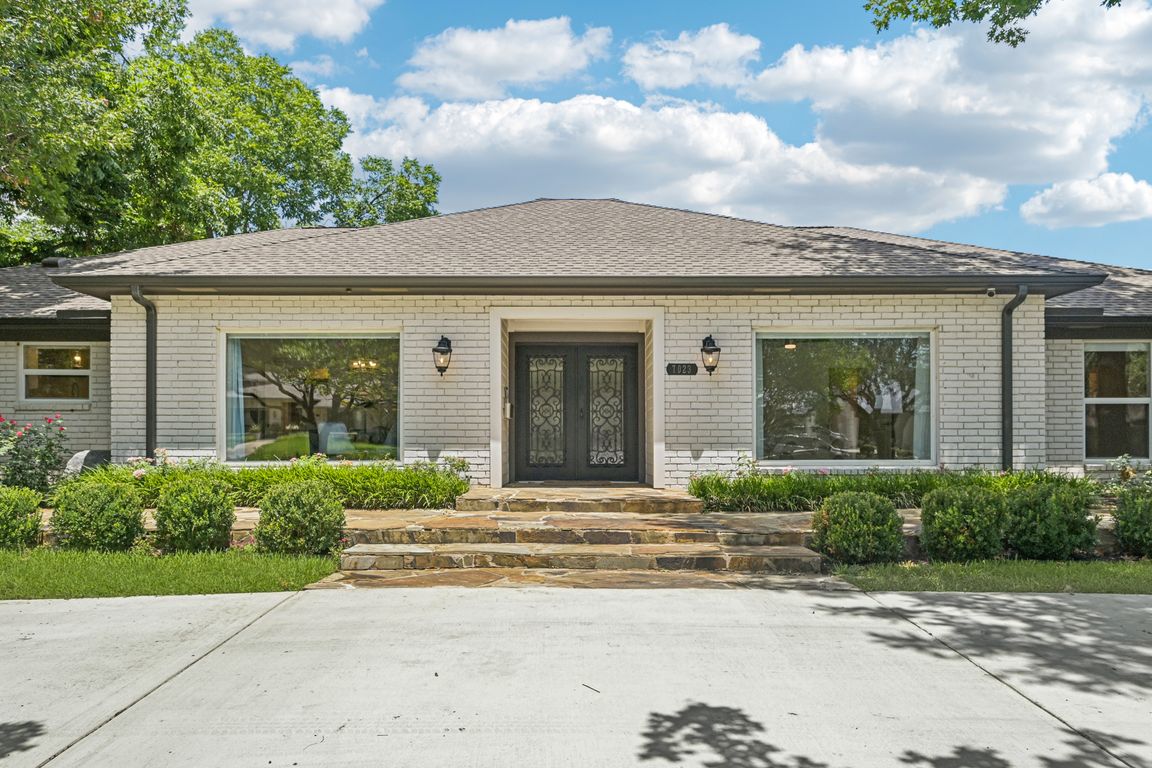 Lupton Dr-L3007-001.jpg
