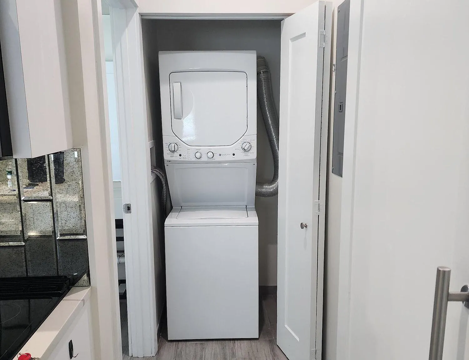1 bed, 1.0 bath, 640 sqft, $1,995 — Photo 3
