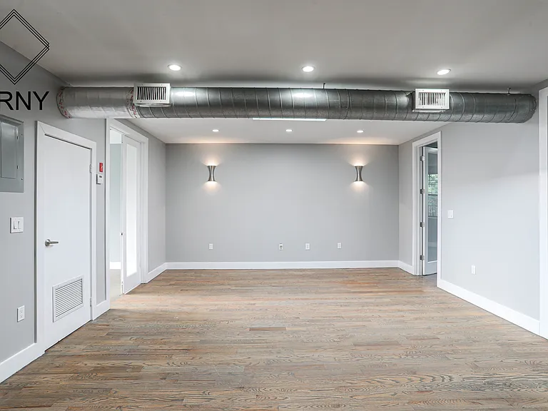 580 E 26th St #3 — Photo 2