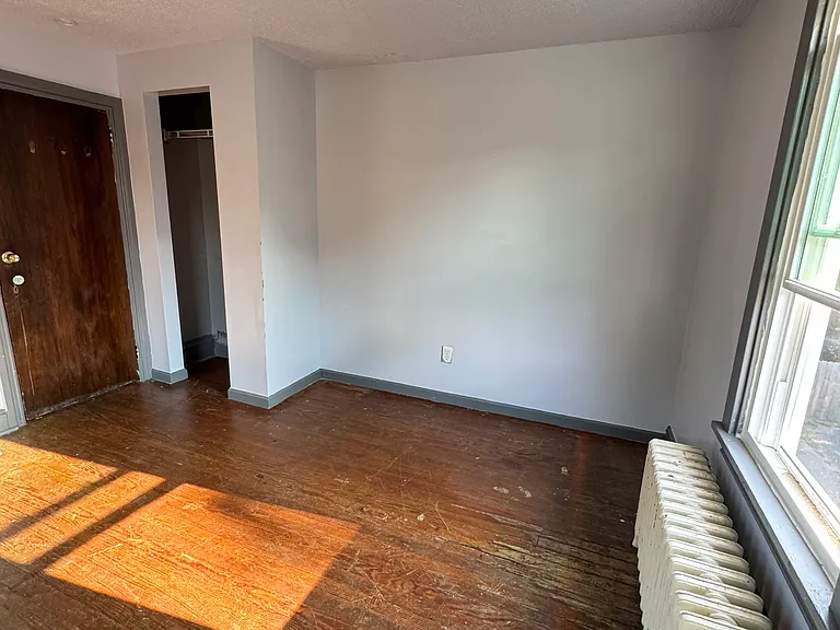 215 E High St — Photo 29
