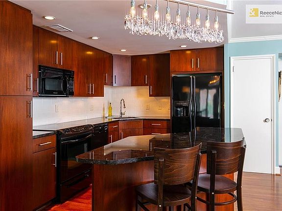 4th image of 221 W 48th St APT 308