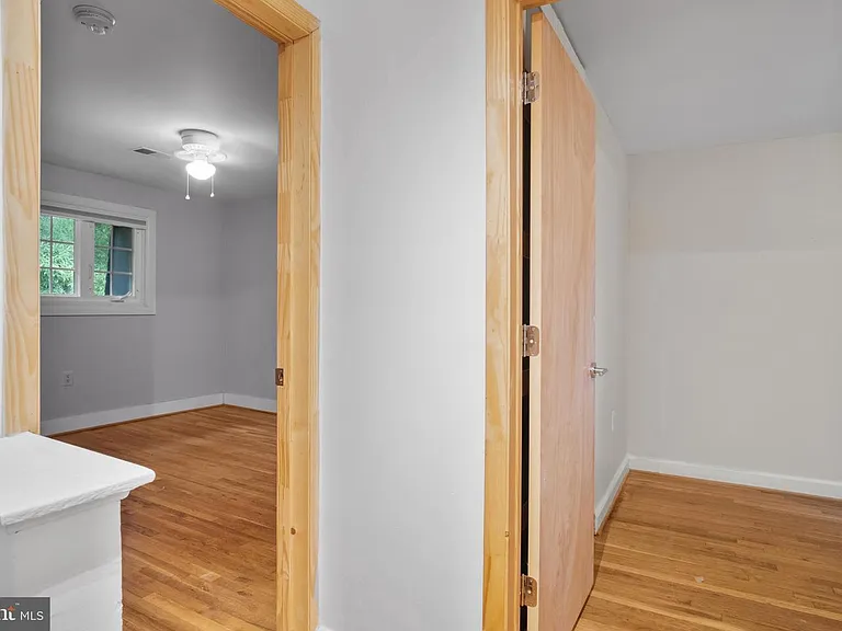 350 James St — Photo 12