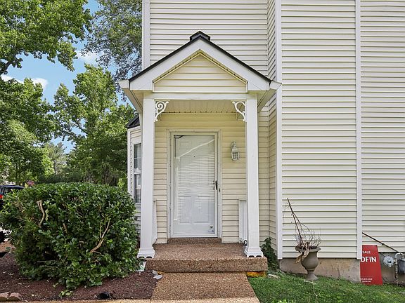 4th image of 1233 Carriage Park Dr