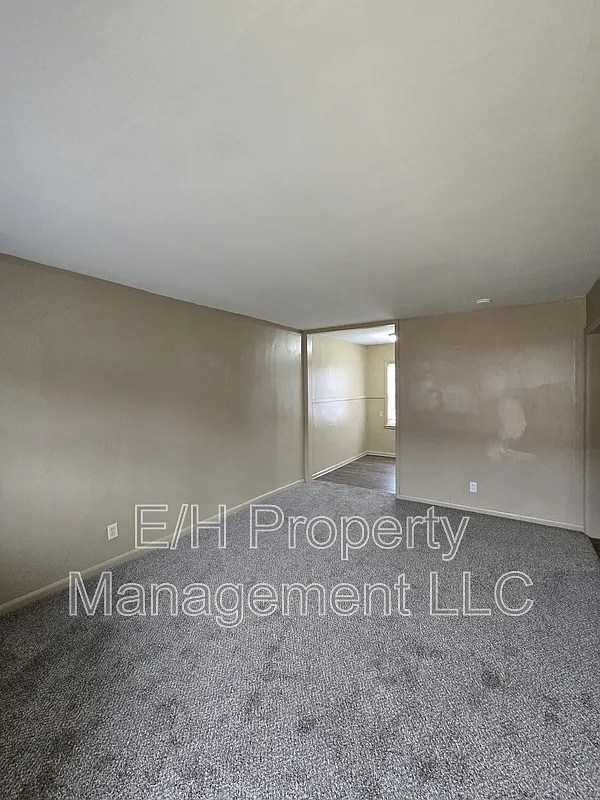1 bed, 1.0 bath, 562 sqft, $575 — Photo 2