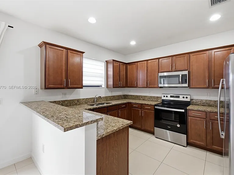 8820 NW 103rd Ave — Photo 2