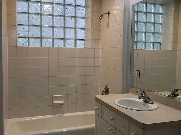 3rd image of 2723 N Wayne Ave #3D