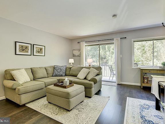 5th image of 10655 Montrose Ave #M202