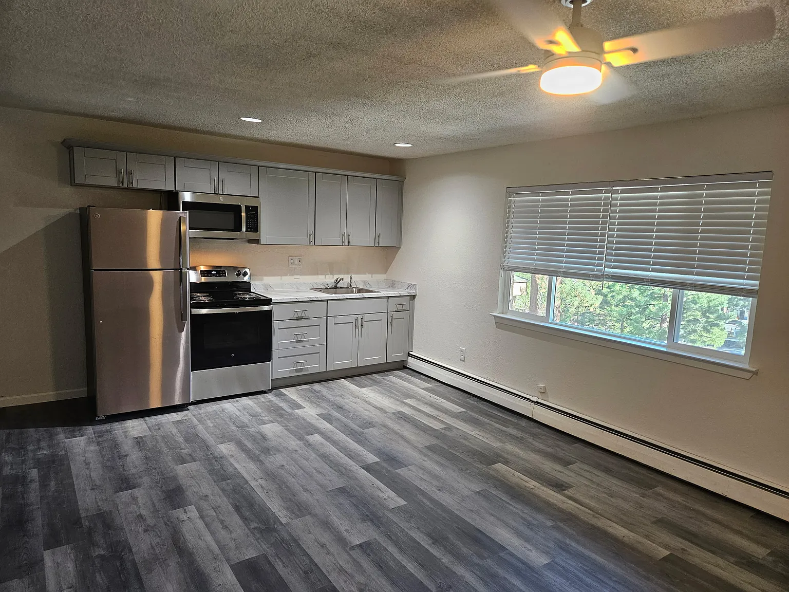 Studio, 420 sqft, $1,690 — Photo 2