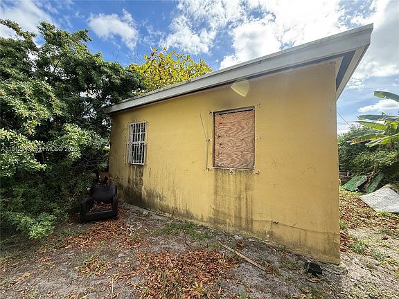 4th image of 1865 NW 70th St