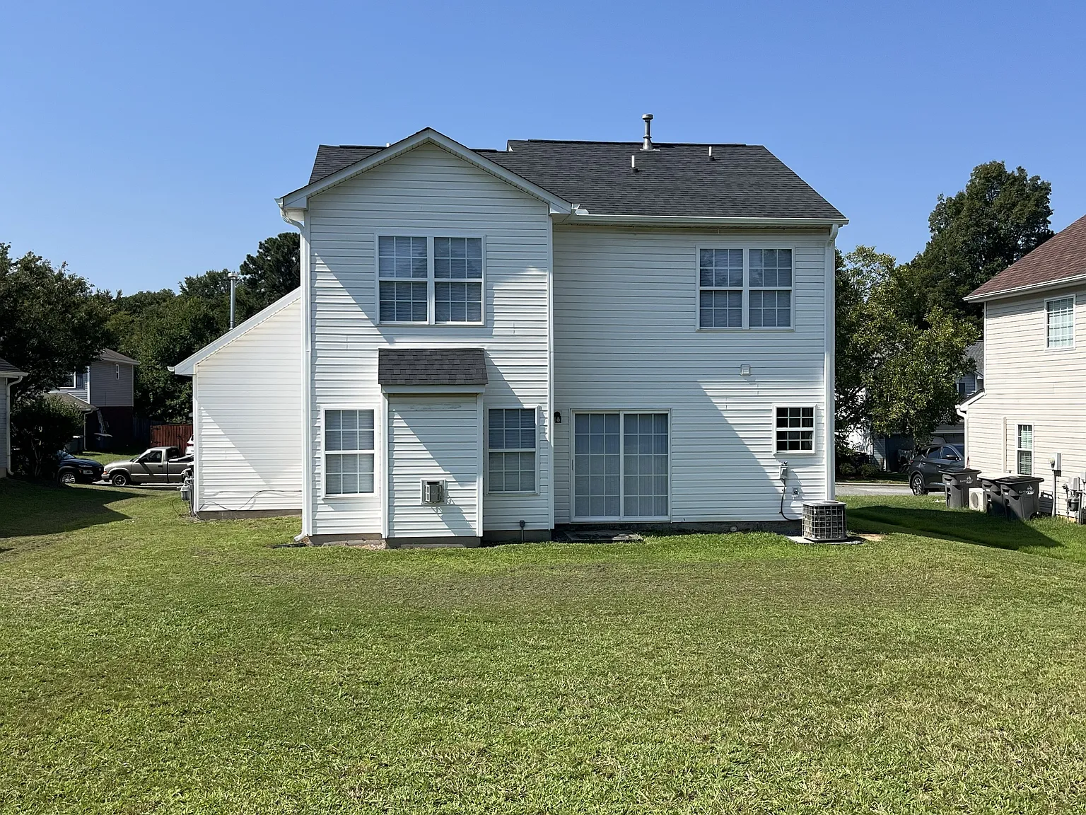 3 bed, 2.5 bath, 1490 sqft, $1,850 — Photo 2