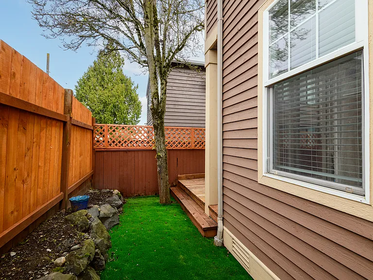 10547 Midvale Ave N #D — Photo 19