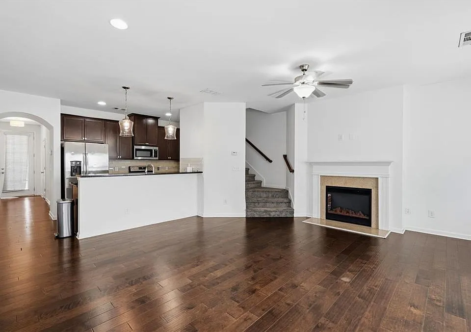 4987 Longview Walk