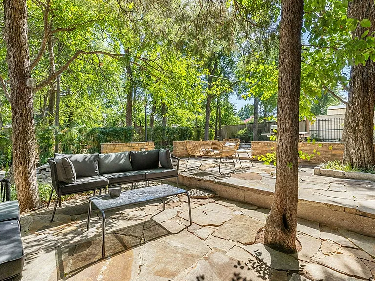 1100 Wayland Dr — Photo 22