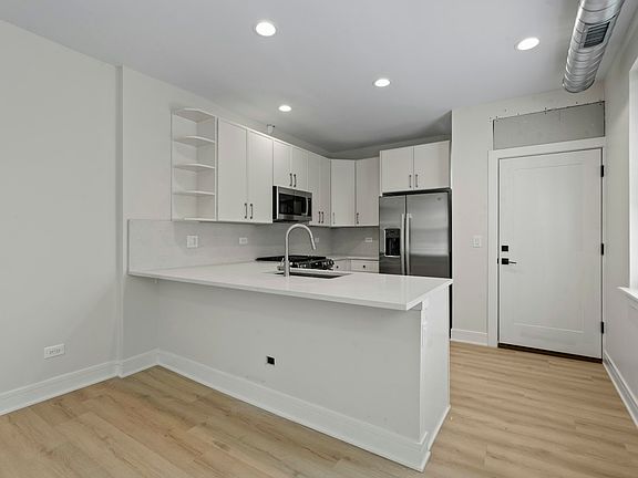 4th image of 436 S Maple Ave #202