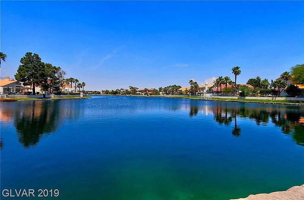 2 bed, 900 sqft, $1,850 — Photo 2