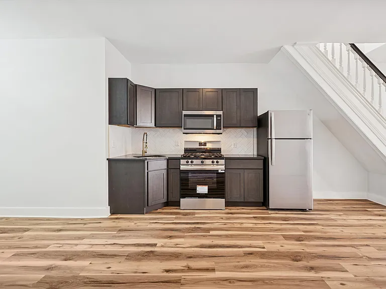 5523 Poplar St — Photo 4