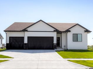 612 Prairie View Dr, Huxley, IA 50124