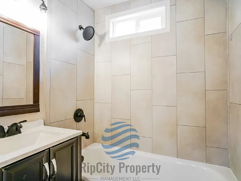 1307 Elm St — Photo 11