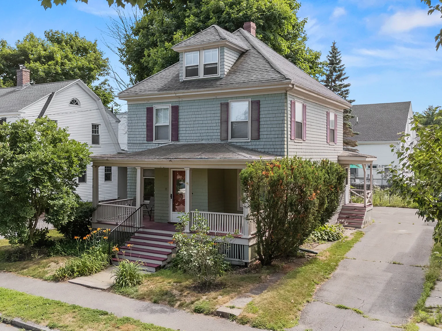 4 bed, 1.5 bath, $3,200 — Photo 2
