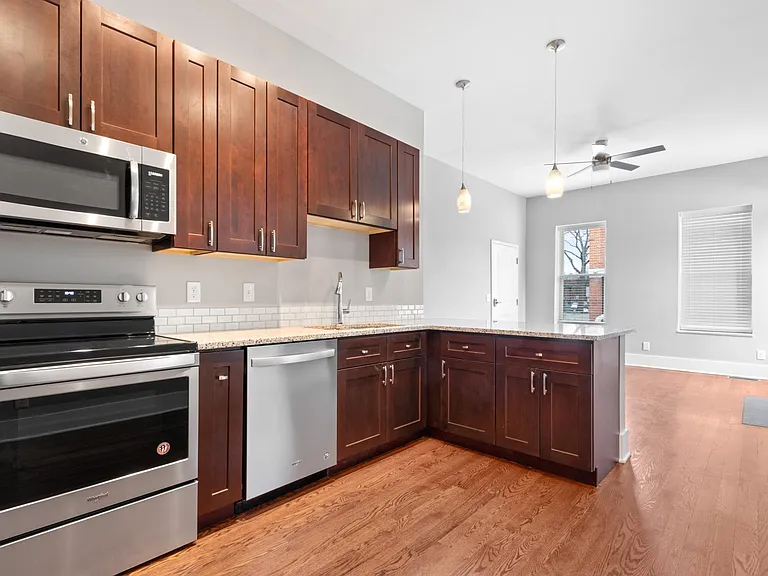 761 Oak St — Photo 3