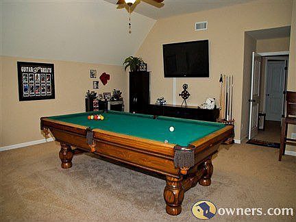 Large bonus room. (20x20)