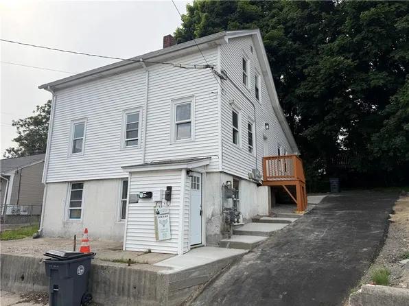 372 Hawkins St, Providence, RI 02904