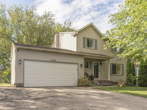 9083 Wildwood Lake Dr, Whitmore Lake, MI 48189
