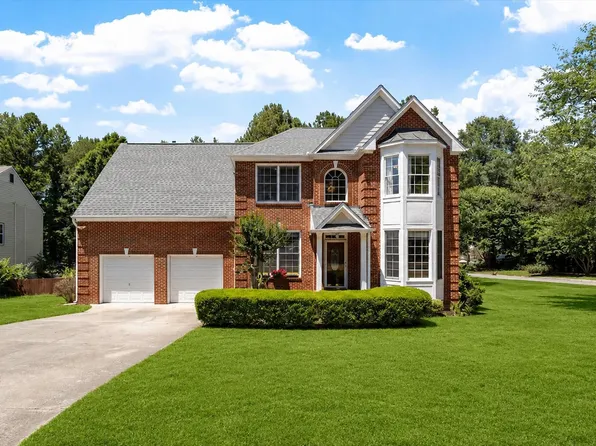 2 Waterview Ct, Durham, NC 27703