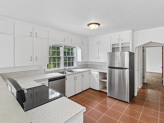 5th image of 1350 Merle Hay Rd