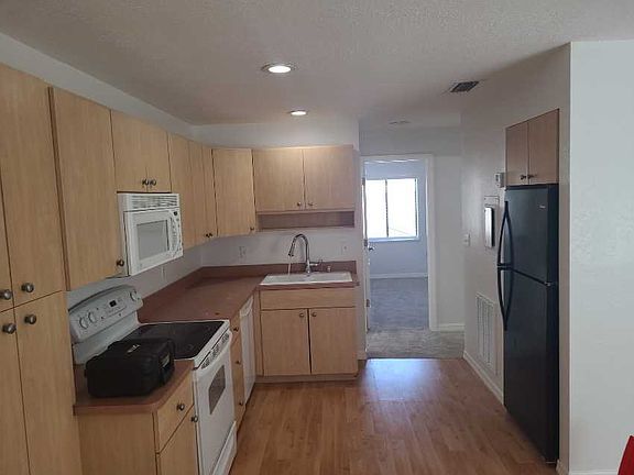 3rd image of 1211 68th Avenue Dr W #11