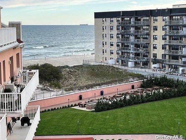 2 Richmond Rd #Penthouse 6r-6r — Photo 3