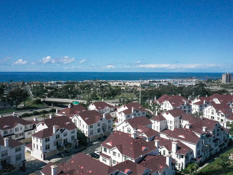 770 Harbor Cliff Way #142 — Photo 29