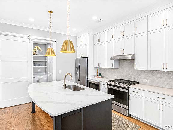 4th image of 8511 Conduit St