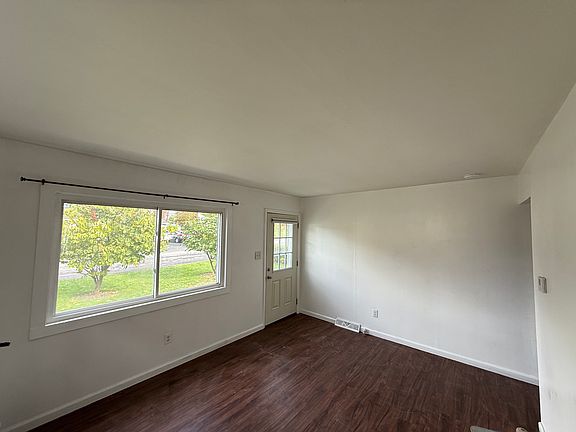 3rd image of 41 Mary Hadge Dr