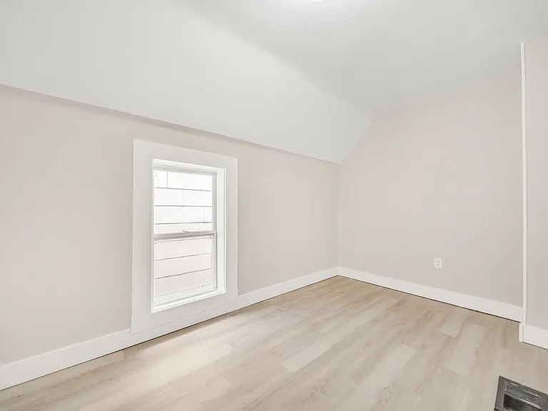 127 Riverside Ave — Photo 14
