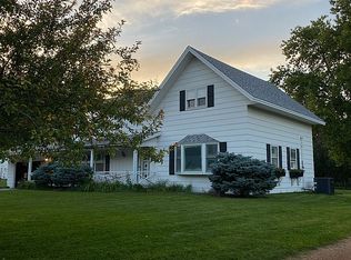 7489 Saratoga Cir, Chanhassen, MN 55317