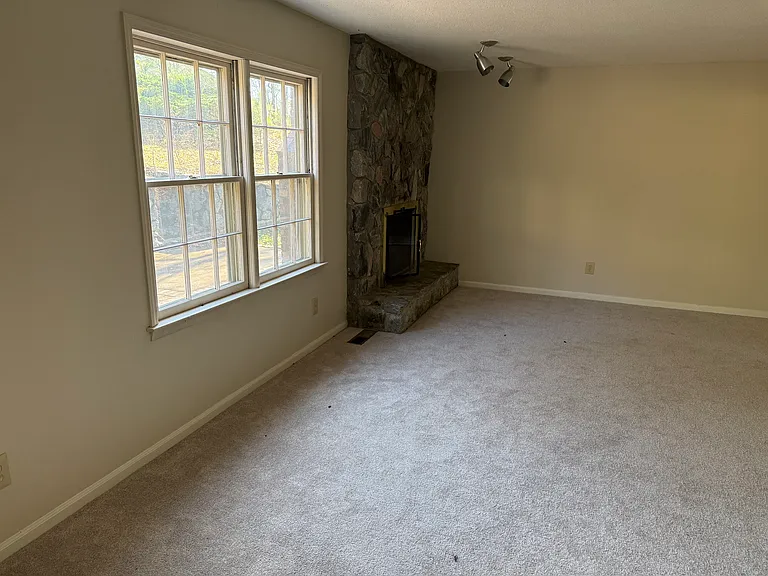 803 Captain Kell Dr — Photo 18