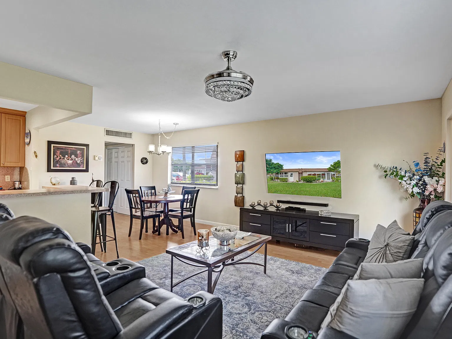 1 bed, 1.5 bath, 720 sqft, $1,550 — Photo 3