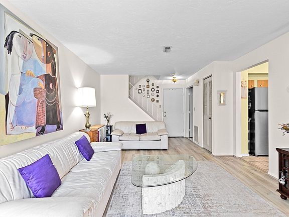 4th image of 8 Cottonwood Dr Unit 8
