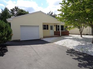 33 Norfolk Dr, Toms River, NJ 08757