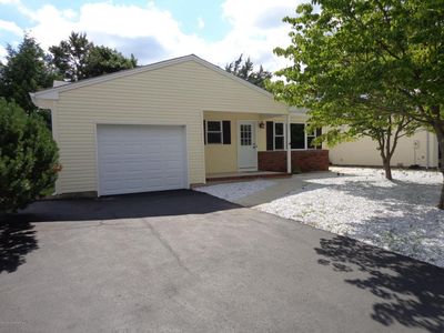 33 Norfolk Dr, Toms River, NJ, 08757