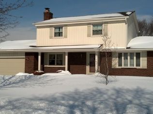 3712 W Thorncrest Dr, Franklin, WI 53132