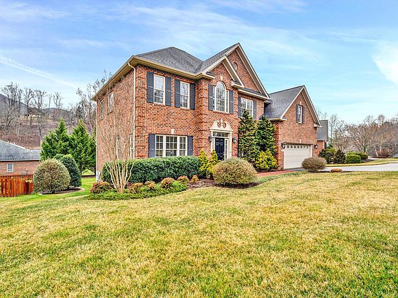 2nd image of 5016 Meadow Creek Dr