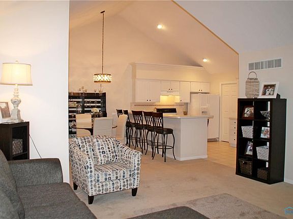 2nd image of 31 Summerfield Blvd