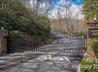 1215 Kanawa Ln, Arden, NC 28704